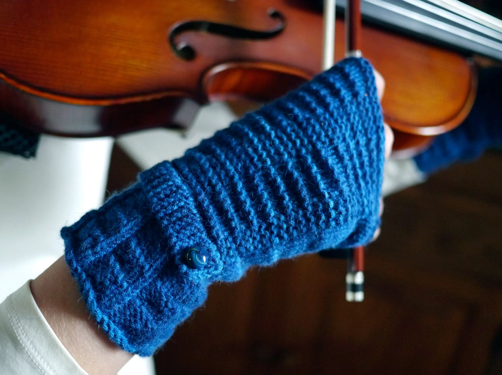 Kiltie Cowl and Mitts <br/><small>knitting pattern</small>